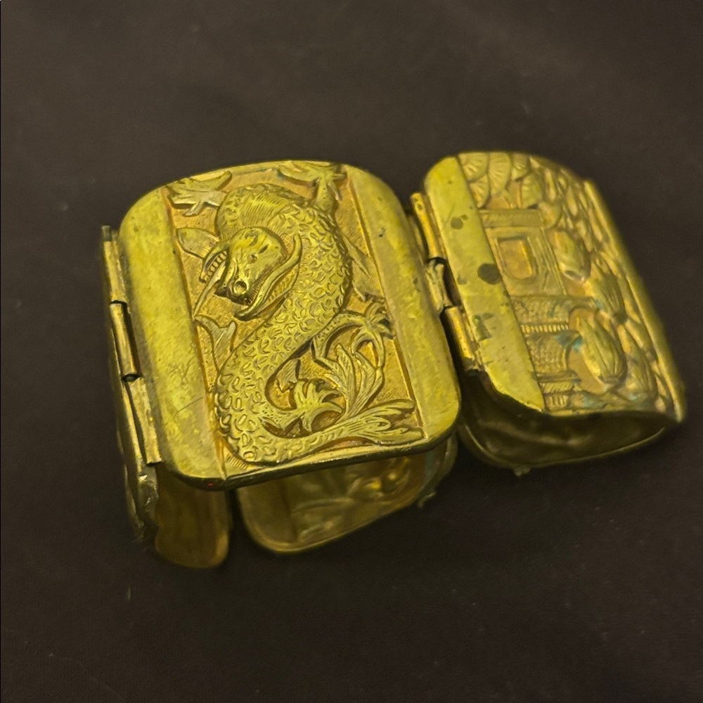 Gold Dragon Motif Bracelet - Picture 4 of 4